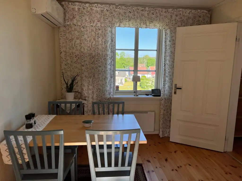 Essbereich und Küche im Cottage Marieberg in Unnaryd – Ferienhaus in Småland