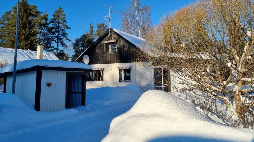 Ferienhaus Villa Assar im verschneiten Vidsel in Lappland Schweden