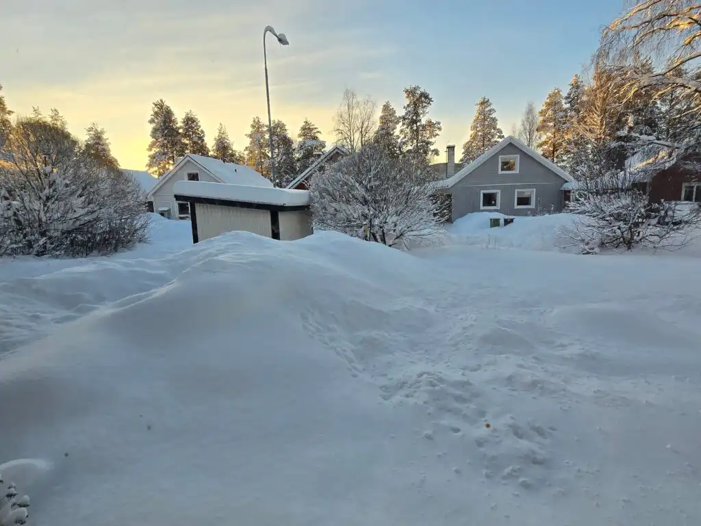 Verschneites Ferienhaus Villa Assar in Vidsel Lappland