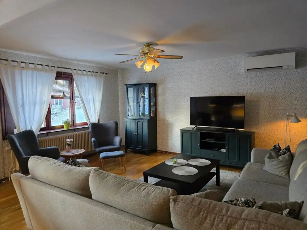 Gemütliches Wohnzimmer im Ferienhaus Villa Assar in Vidsel Lappland