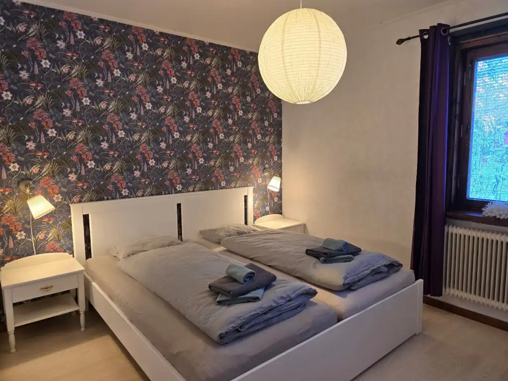 Schlafzimmer mit Einzelbetten im Ferienhaus Villa Assar in Vidsel