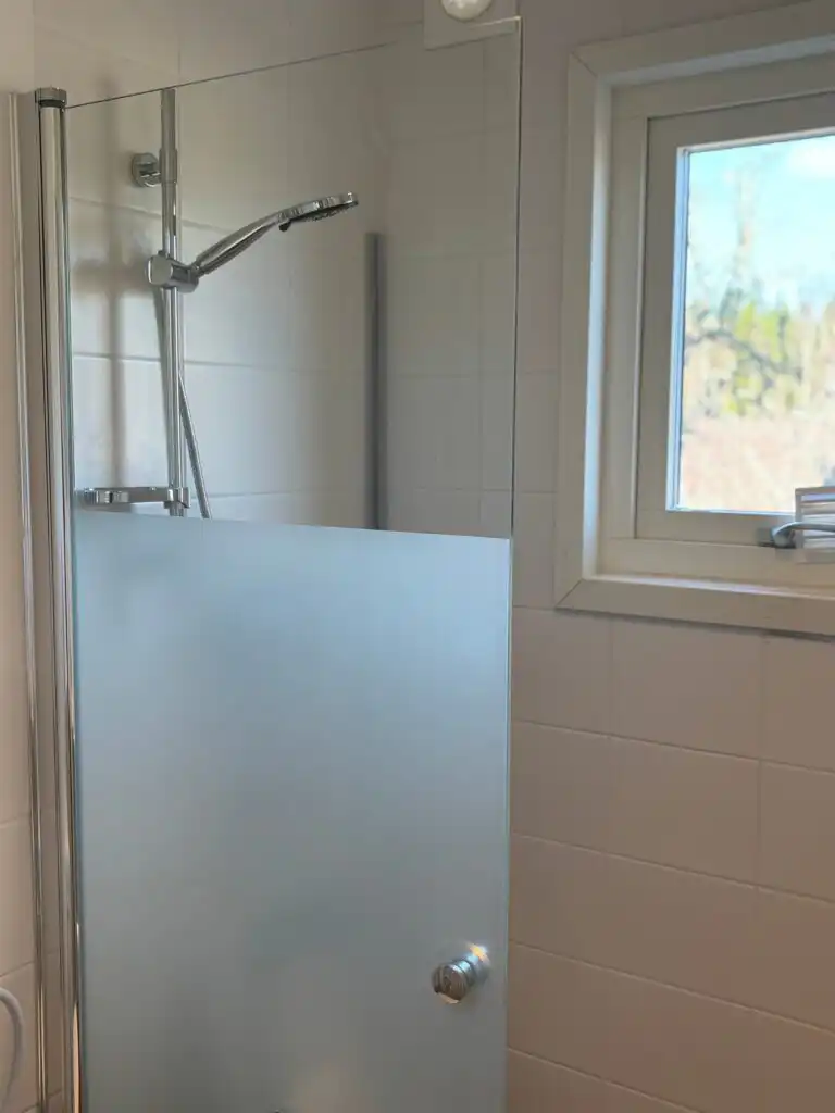 Badezimmer im Familjehus Villa Kunterbunt in Småland