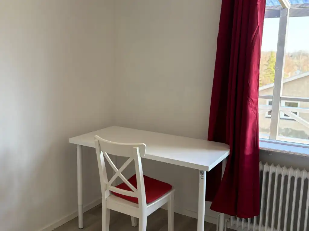 Helles Schlafzimmer im Familjehus Villa Kunterbunt
