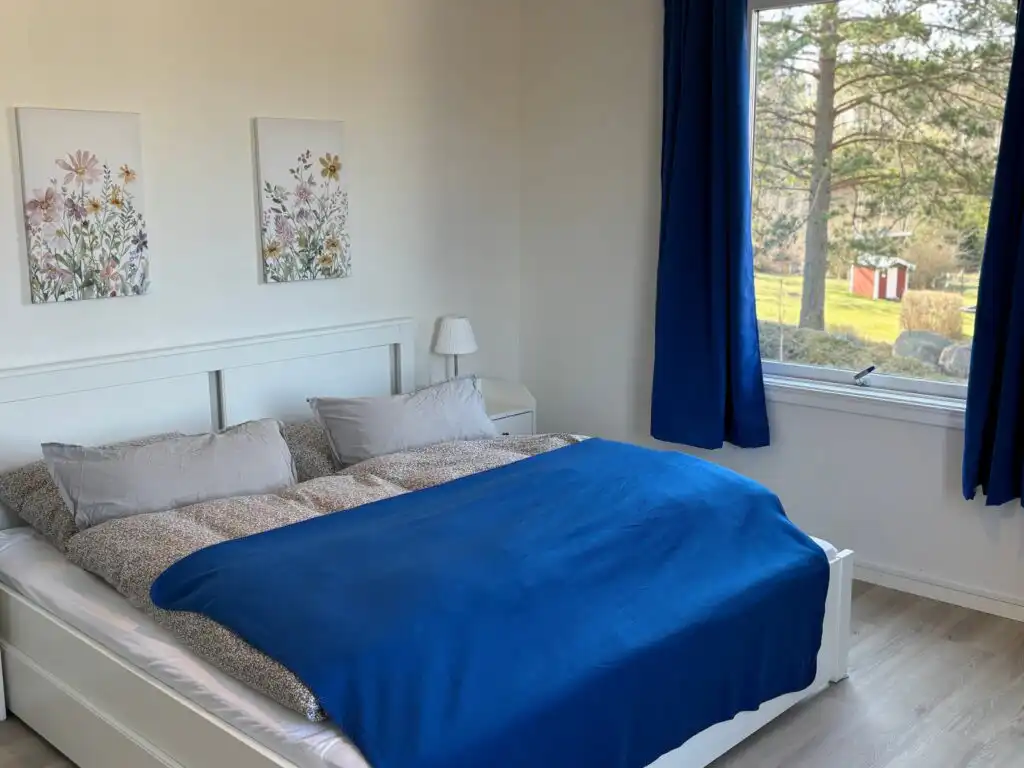 Großes Schlafzimmer in der Villa Kunterbunt in Småland