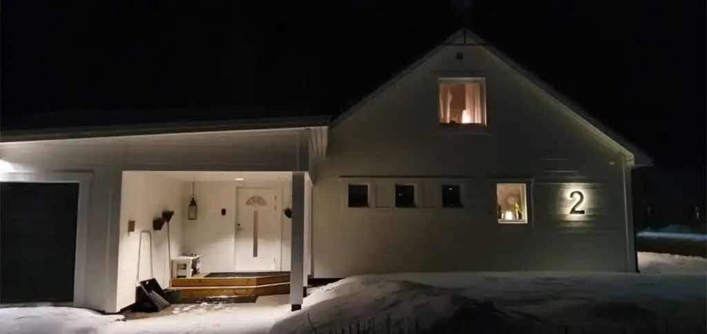 Villa Norrland Ferienhaus bei Nacht in Vidsel Lappland Schweden