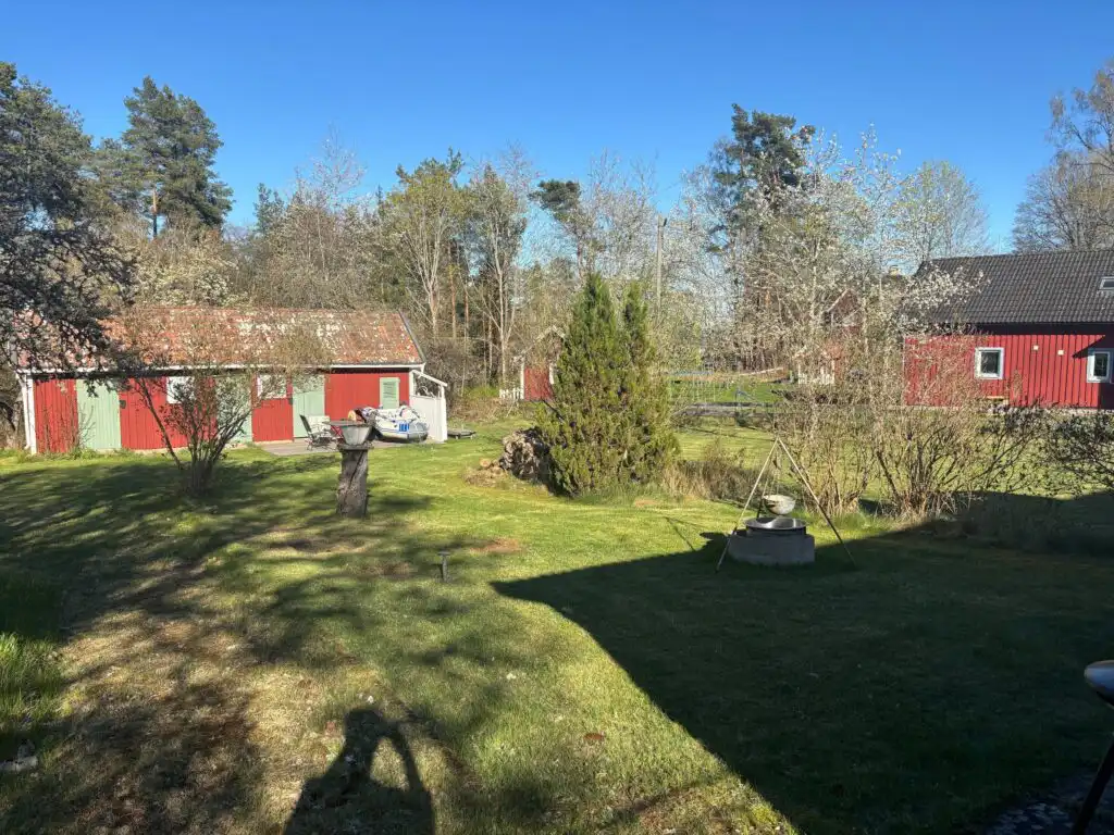 Großer Garten am Ferienhaus Hus Bockara bei Oskarshamn