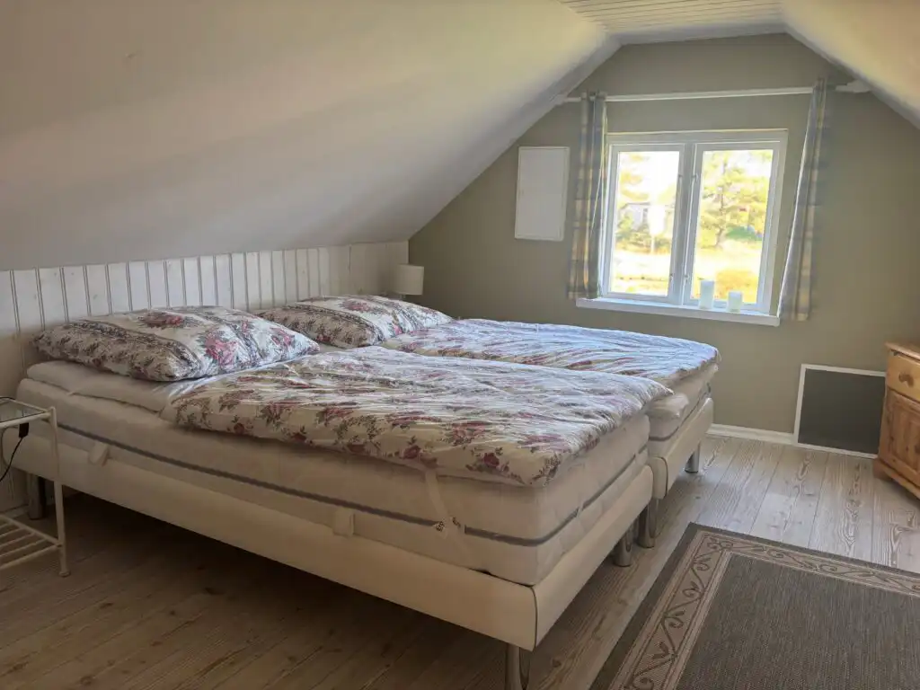 Helles Schlafzimmer im Hus Bockara bei Oskarshamn