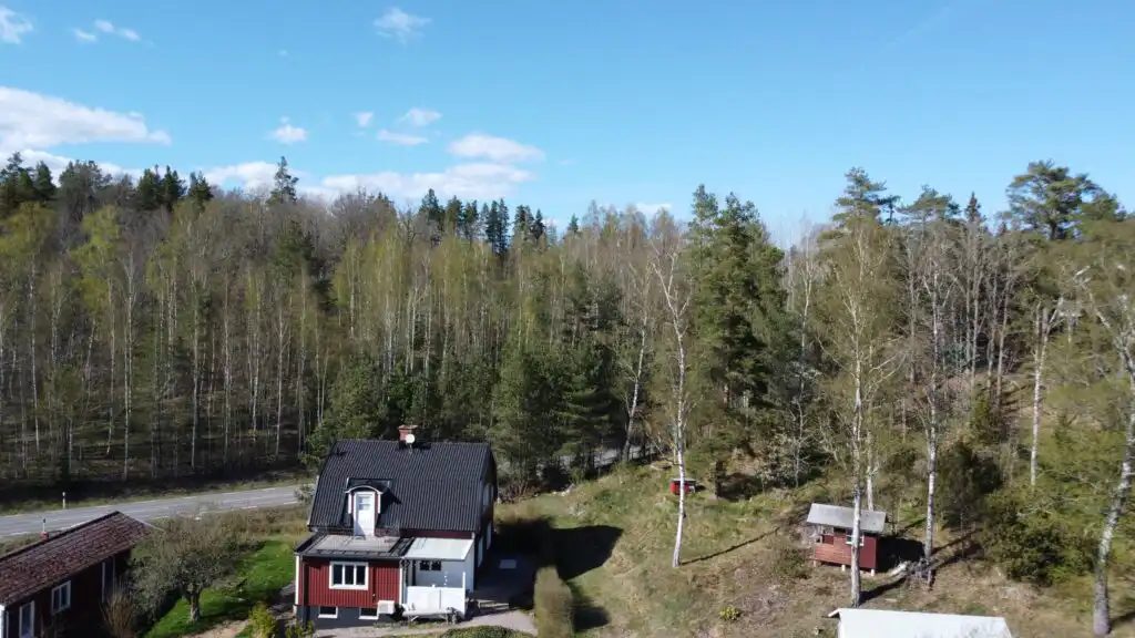 Vogelperspektive vom Hus Mio in Hultsfred, Småland nahe Vimmerby mit Seeblick