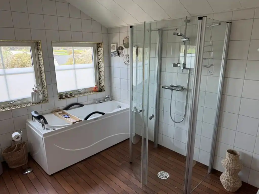 Badezimmer mit Dusche im Ferienhaus Istaby bei Sölvesborg