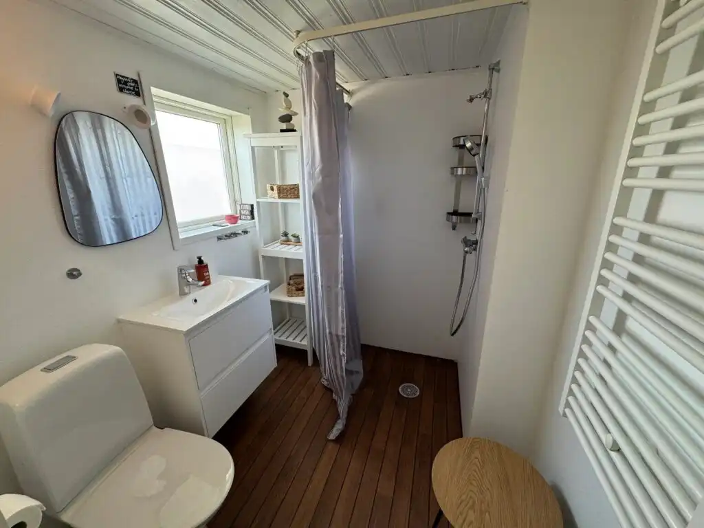Modern ausgestattetes Badezimmer im Gruppenhaus Istaby in Istaby