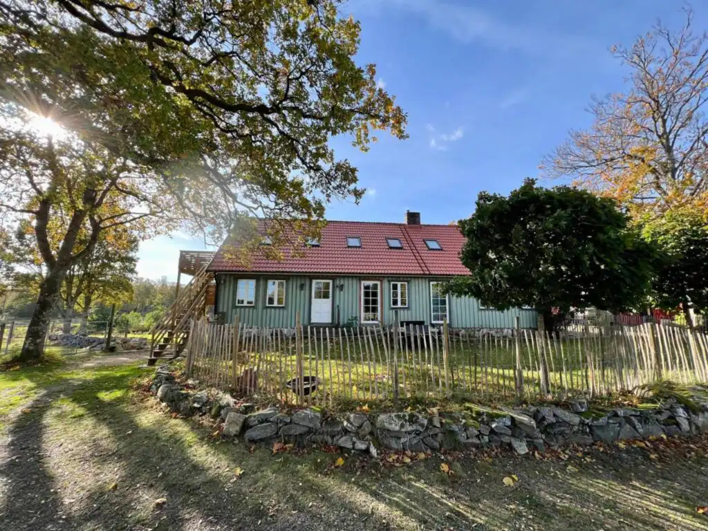 Außenansicht der Villa Hjortlund Ferienhaus auf der Damwildfarm in Tyringe