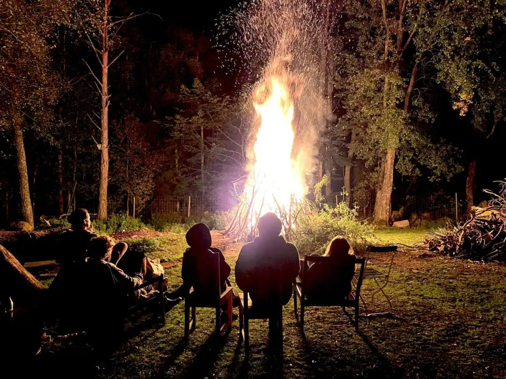 Lagerfeuerplatz für gemütliche Abende