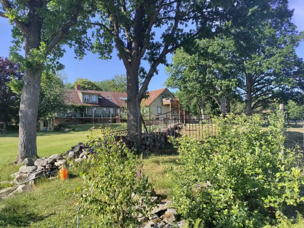Garten mit Sitzplatz und Naturblick