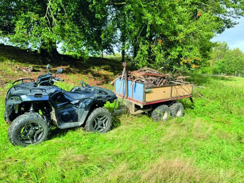 Quad auf dem Gelände der Dammwildfarm