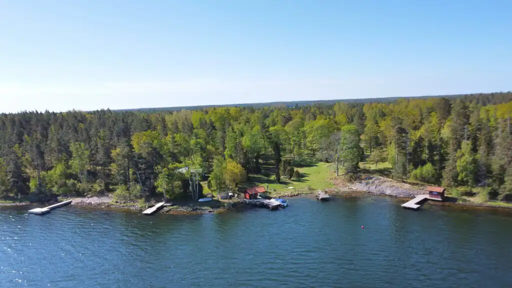 Vogelperspektive auf die Schären bei Figeholm nahe Hus Skärgården