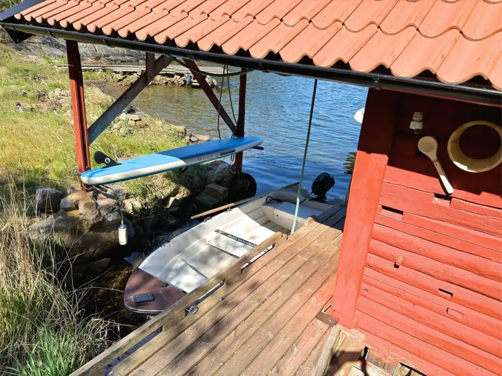 Kajak und Outdoorbereich am Hus Skärgården in Figeholm, Småland