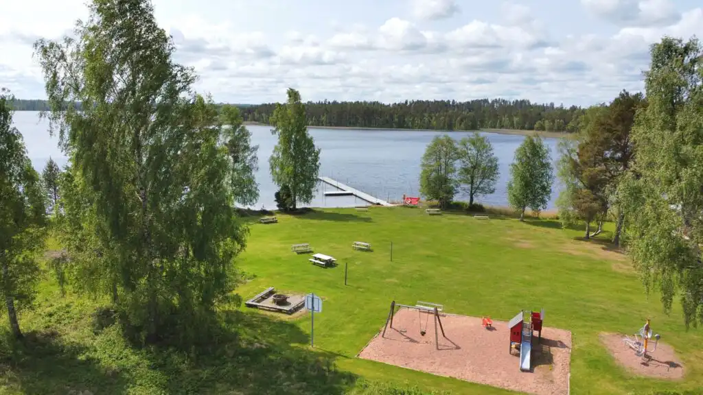 See und Landschaft bei Hjältevad in Småland – Natururlaub nahe dem Ferienhaus Hus Bellö