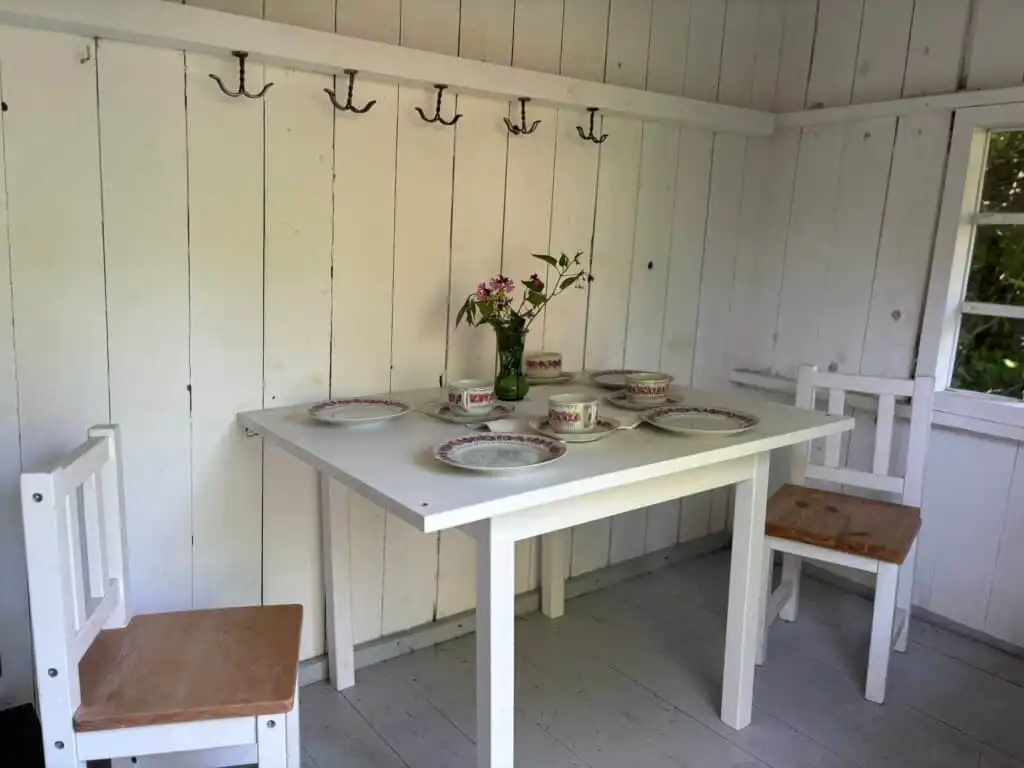 Essbereich im Gartenhaus am Ferienhaus Hus Solgården
