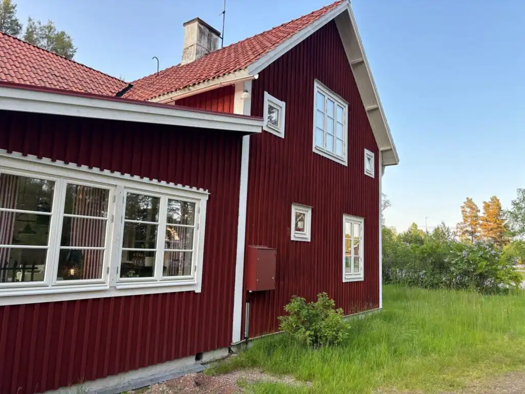Rotes Schwedenhaus Hus Siknäs in der Natur von Dalarna