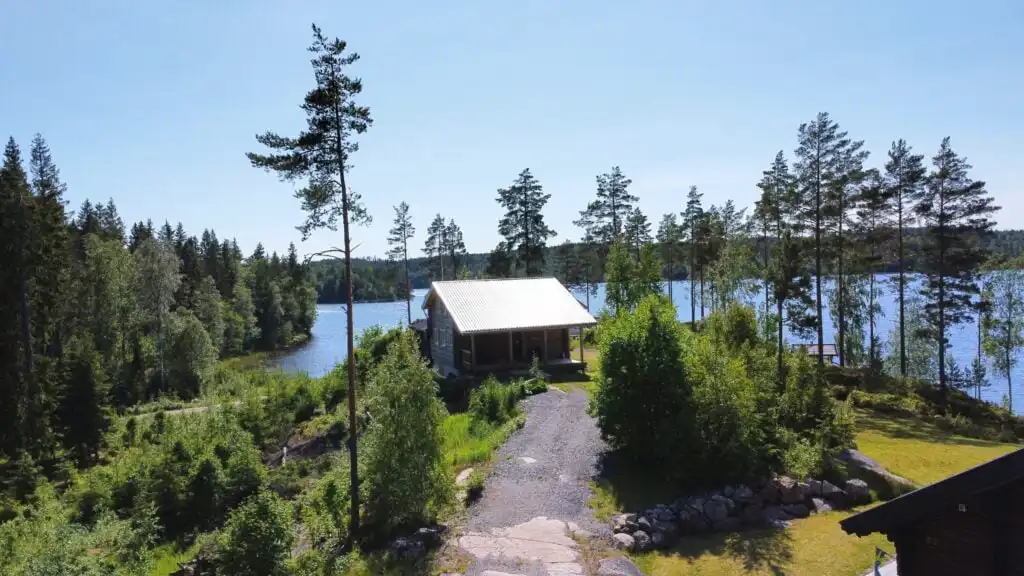 Blockhütte Ratzeputz in Skillingfors – urige Jagdhütte nur 30 m vom See entfernt in Värmland