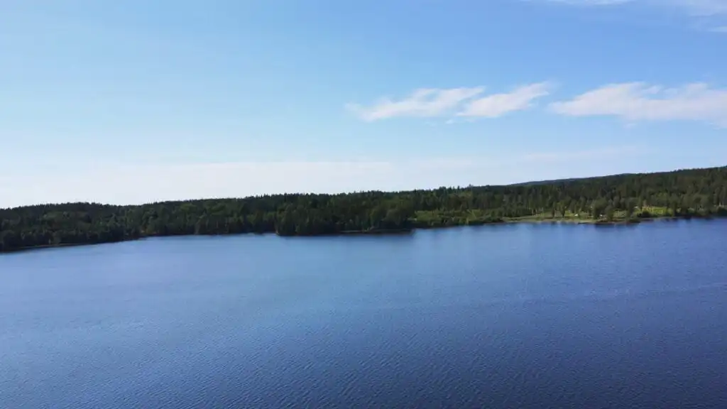 See bei Skillingfors in Värmland – Natur nahe der Blockhütte Ratzeputz