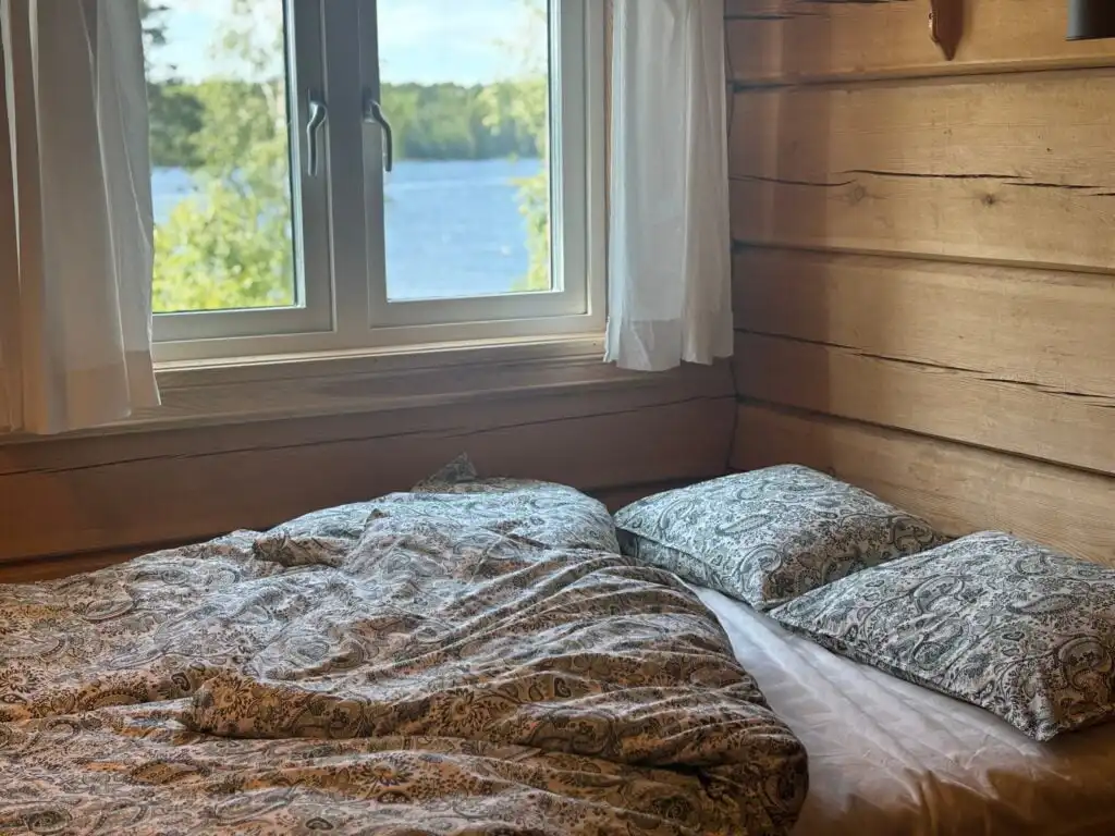 Schlafzimmer in der Blockhütte Ratzeputz in Skillingfors – gemütliche Blockhütte in Värmland