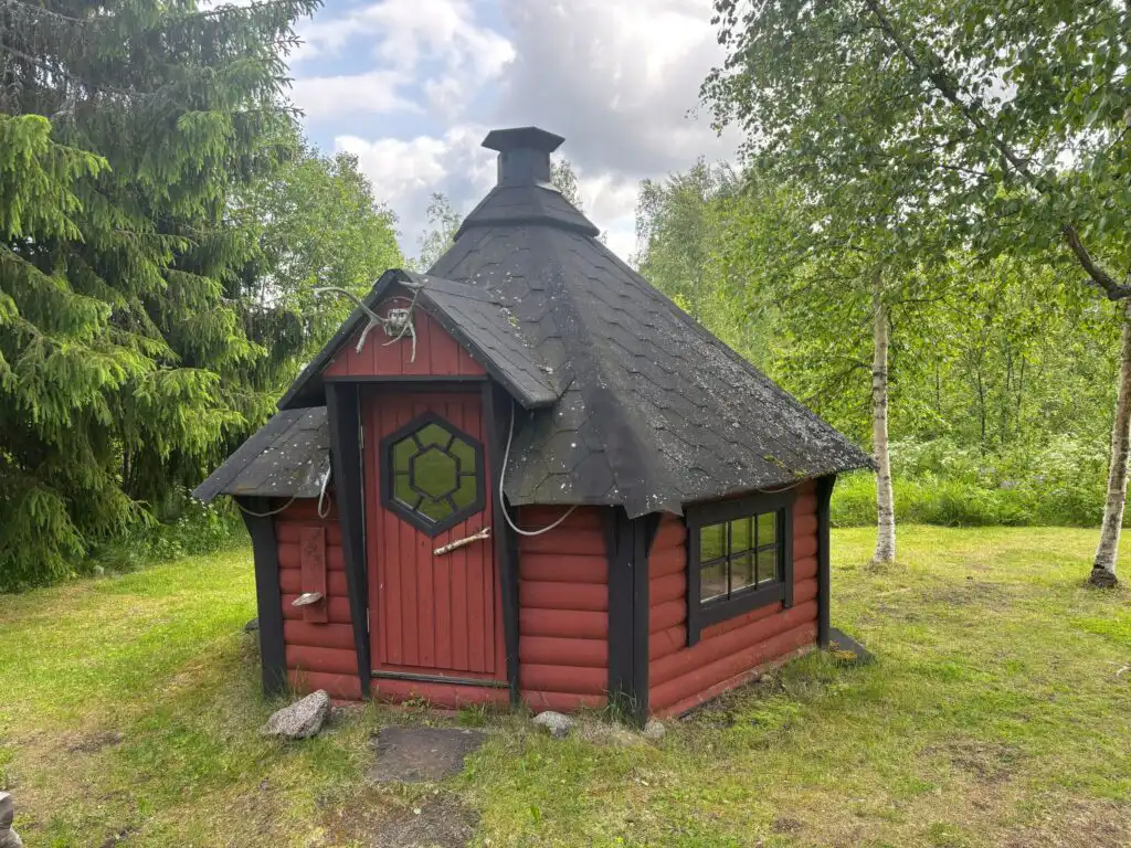 Grillhütte bei der Ferienwohnung Skogstjärna in Filipstad – gemütlicher Außenbereich in Värmland