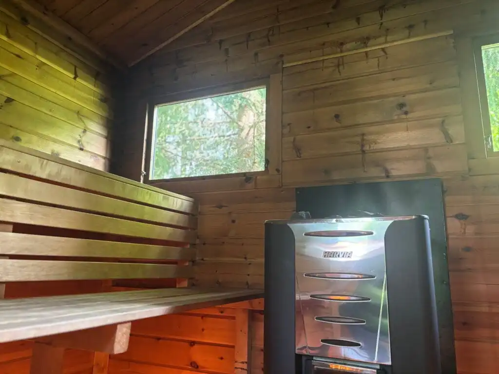 Holzsauna der Ferienwohnung Liljekonvalj in Filipstad – typisch schwedische Sauna in Värmland