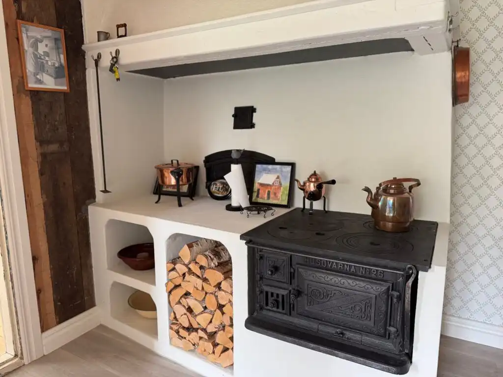 Küche im Ferienhaus Hus Hällemåla – Landhausküche im traditionellen Schwedenhaus