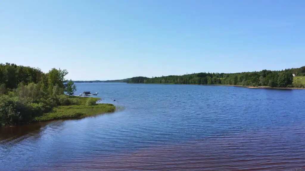 Seenlandschaft bei Kalv in Schweden – Natururlaub nahe dem Ferienhaus Havsörn
