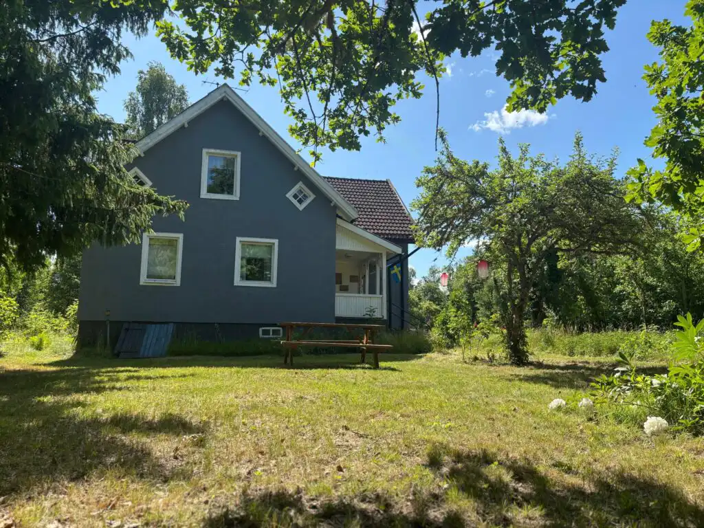 Gartenblick auf Villa Bela Ferienhaus in Högsby Småland
