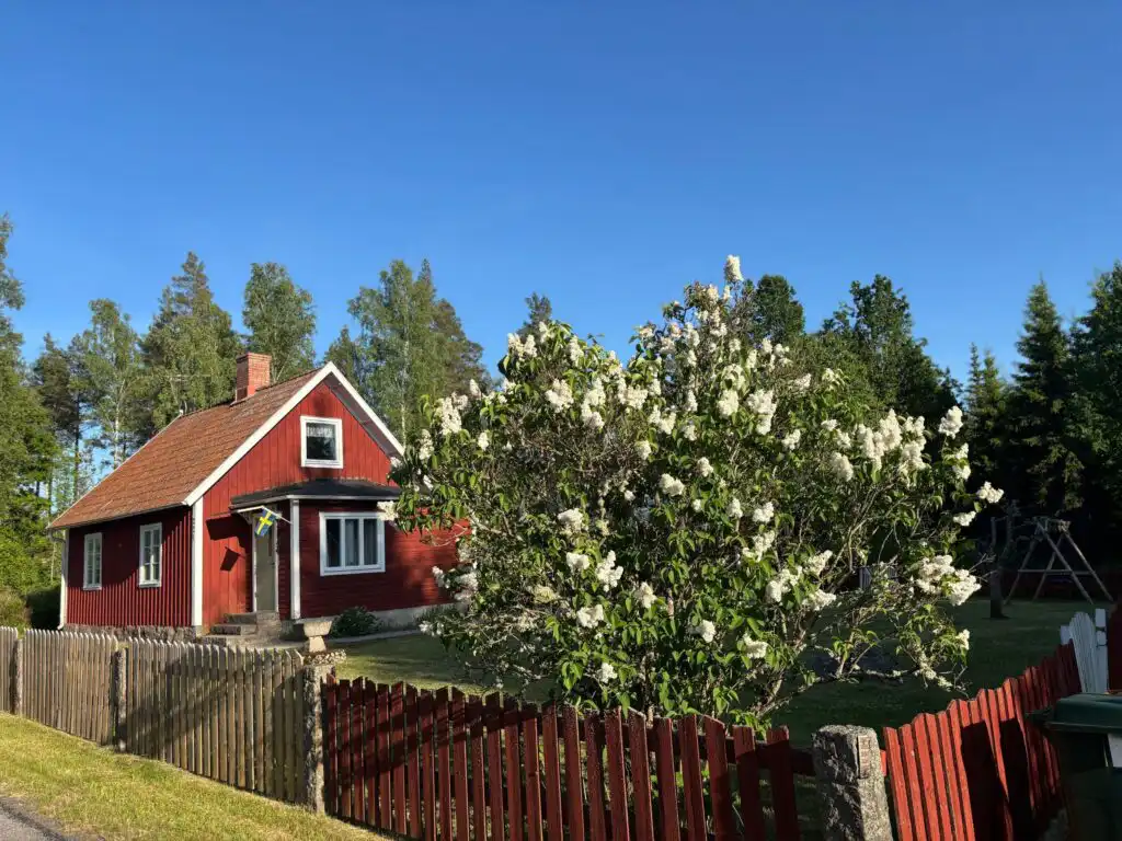 Hauptansicht vom Ferienhaus Hus Jorgentorp – Ferienhaus mit Garten in der Naturregion Småland
