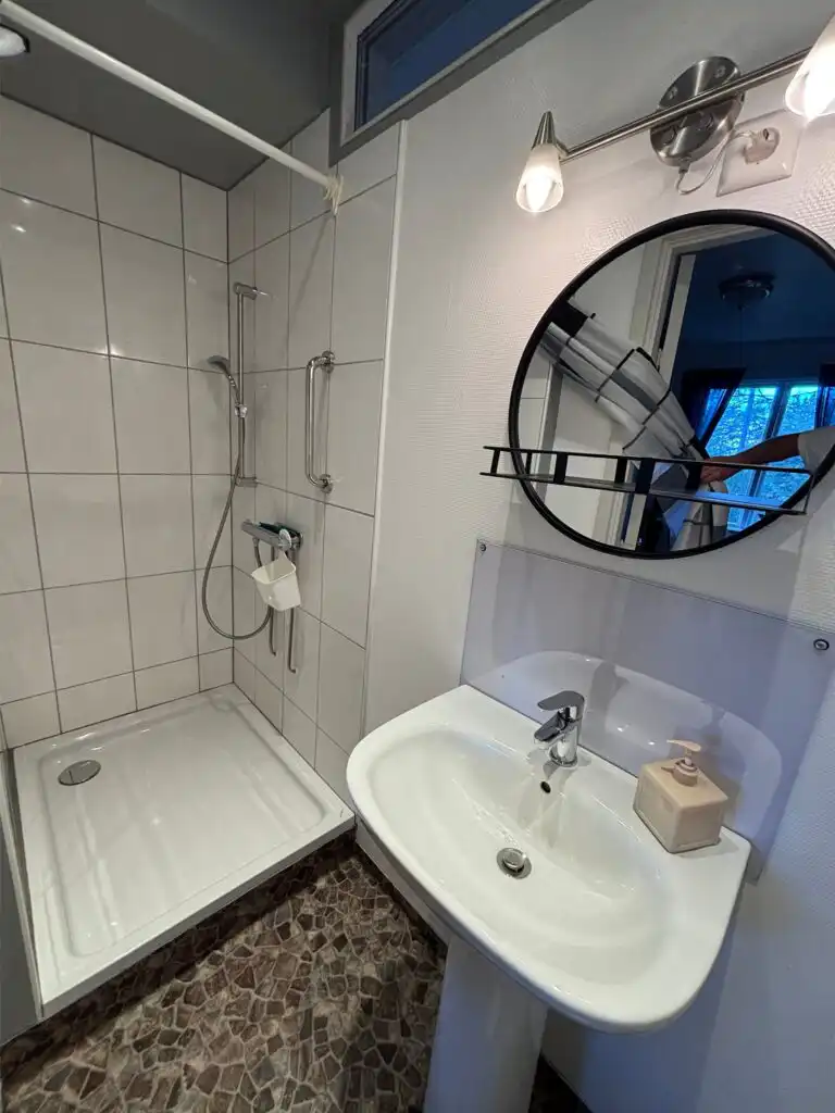 Badezimmer im Ferienhaus Hus Björk in Fågelfors – Ferienhaus in Småland