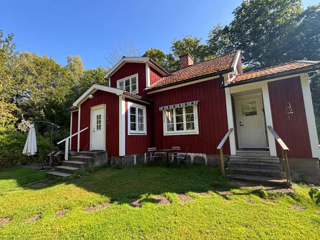 Außenansicht des Ferienhauses Bokhultet im Naturreservat Bokhultet in Småland