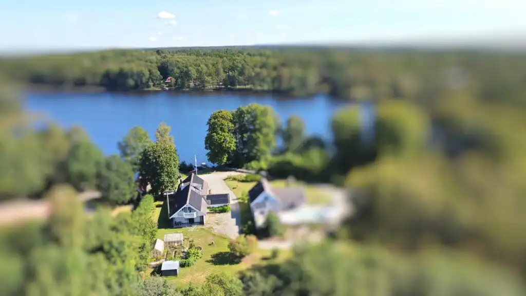 Freizeitbereich im Ferienhaus – ideal für Gruppen und Familien am See