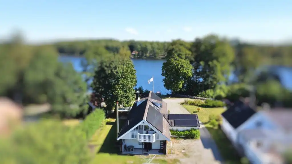Villa Seeblick am Wasser – Gruppenferienhaus für 12 Personen in Vissefjärda