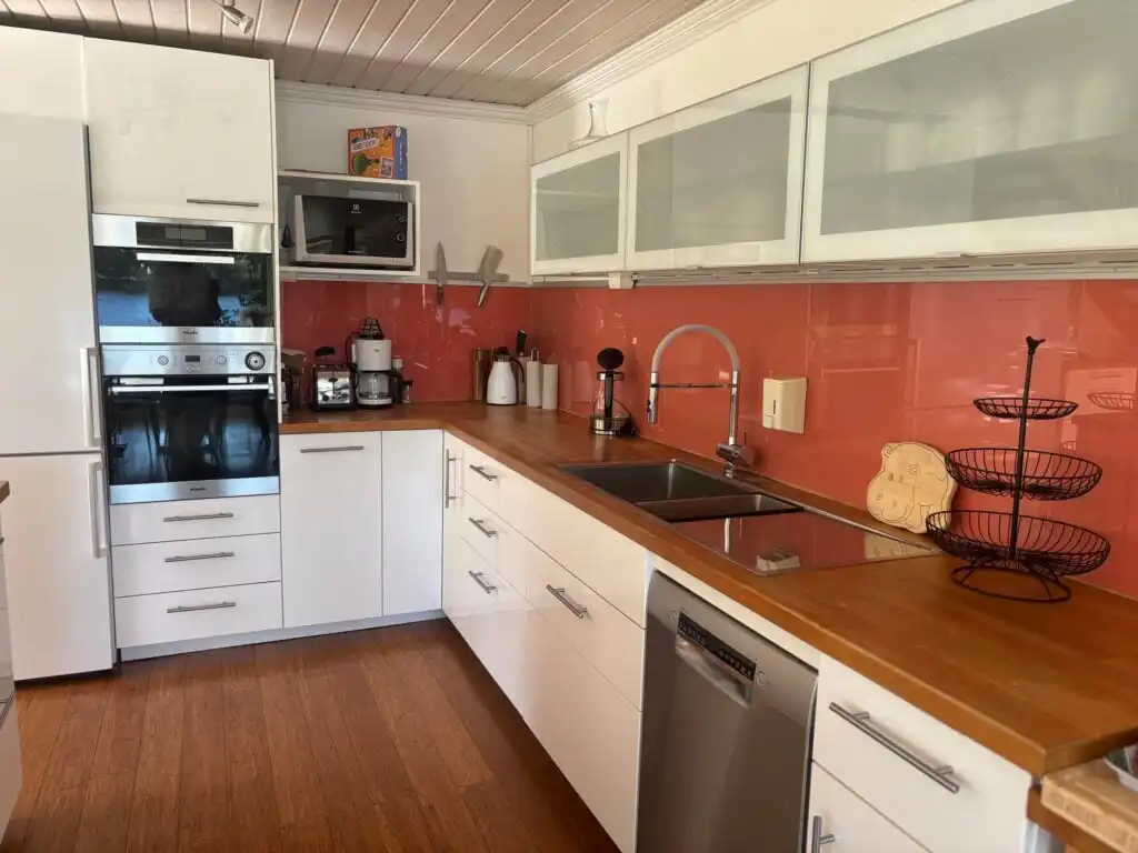 Moderne Wohnküche – Villa Seeblick direkt am See in Vissefjärda