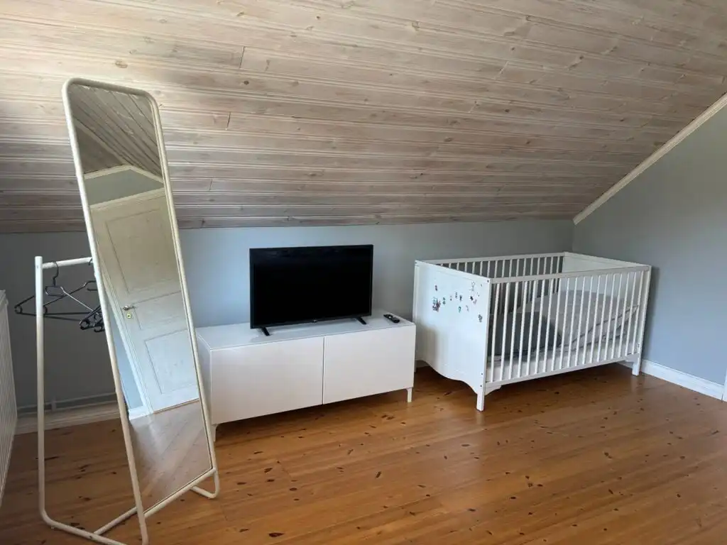 Helles Schlafzimmer – Urlaub mit Hund am See in Småland