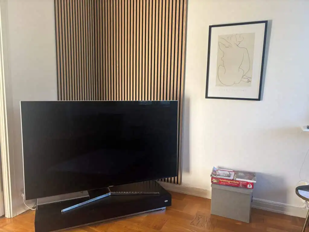 Wohnzimmer mit TV im Hus Silverdalen nahe Vimmerby