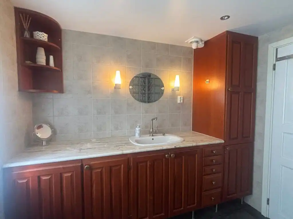 Modernes Badezimmer im Ferienhaus Villa Waldsee – Ferienhaus direkt am See in Småland