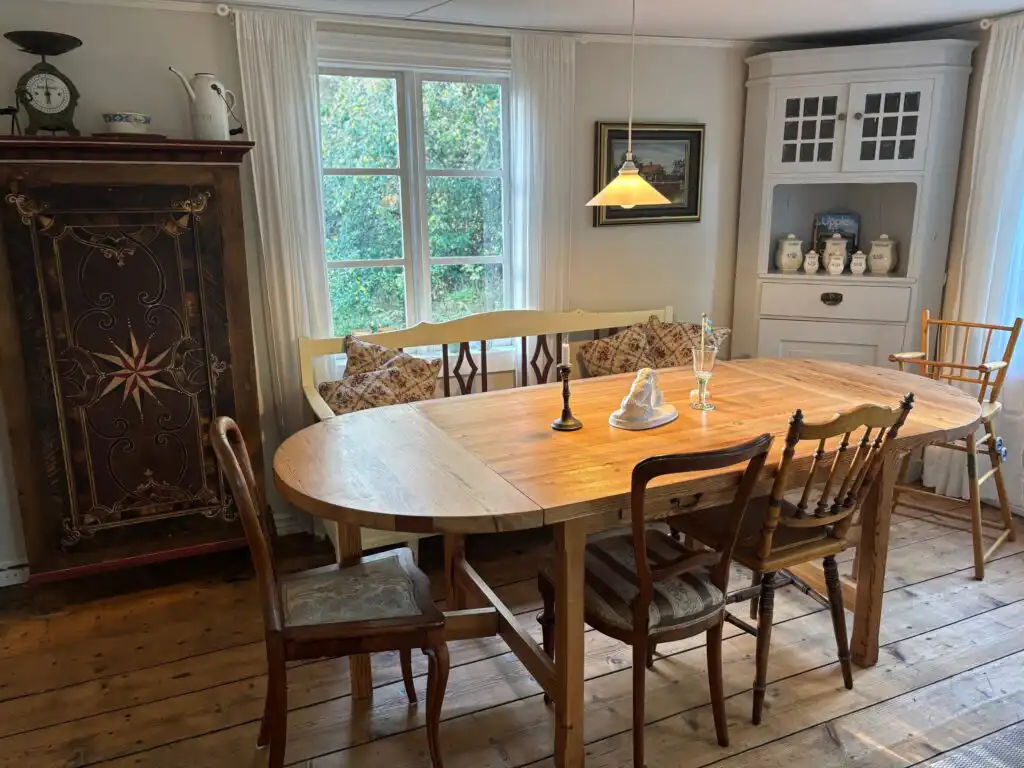 Essbereich im Ferienhaus Hus Blommekulla bei Högsby – gemütliches Ferienhaus im Wald in Småland