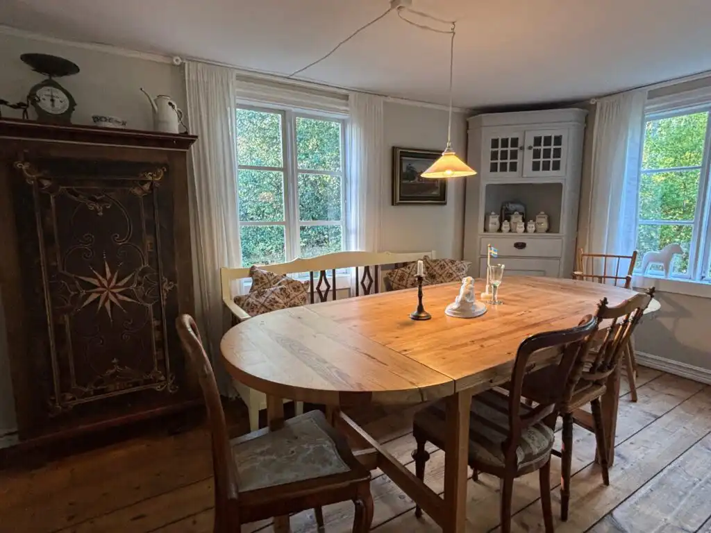 Esszimmer im Ferienhaus Hus Blommekulla bei Högsby – Ferienhaus in der Natur von Småland