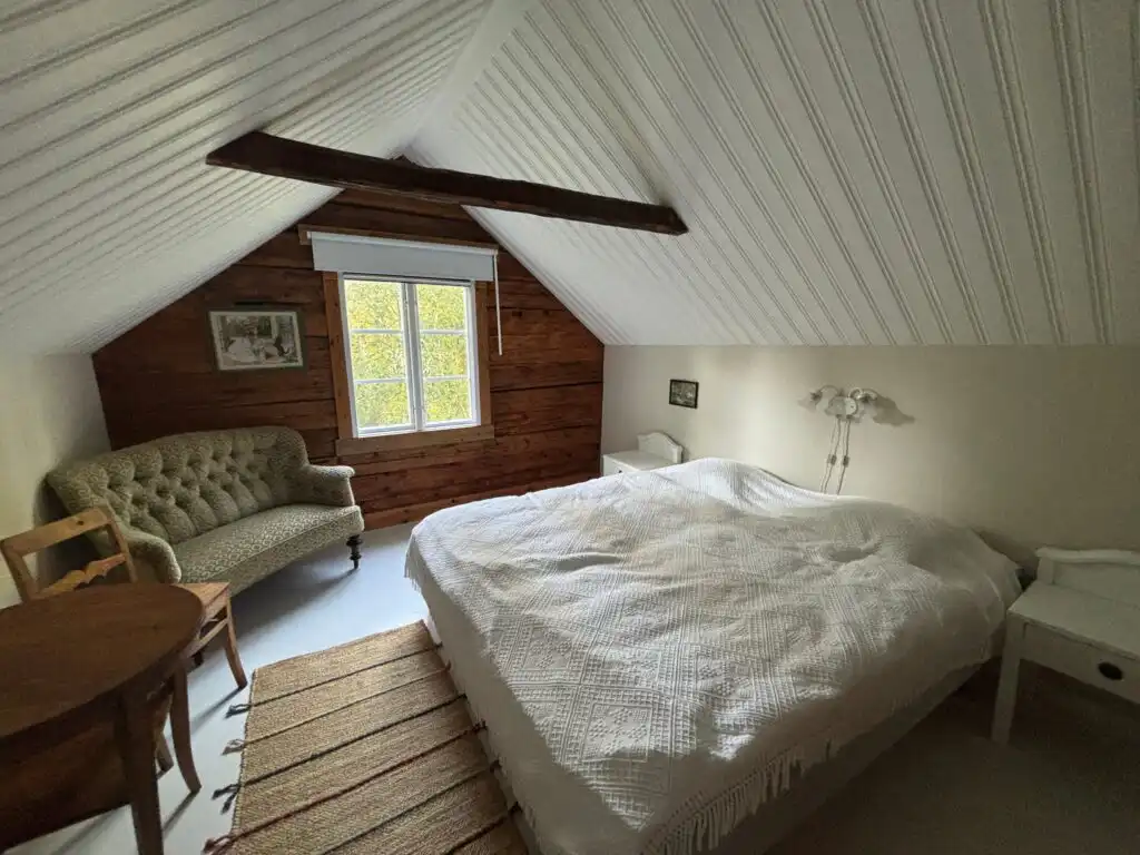 Schlafzimmer im Obergeschoss des Ferienhauses Hus Blommekulla bei Högsby – Natururlaub in Småland