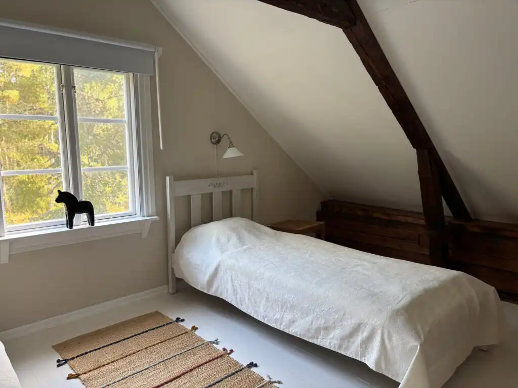 Schlafzimmer im Obergeschoss des Ferienhauses Hus Blommekulla bei Högsby – Natururlaub in Småland