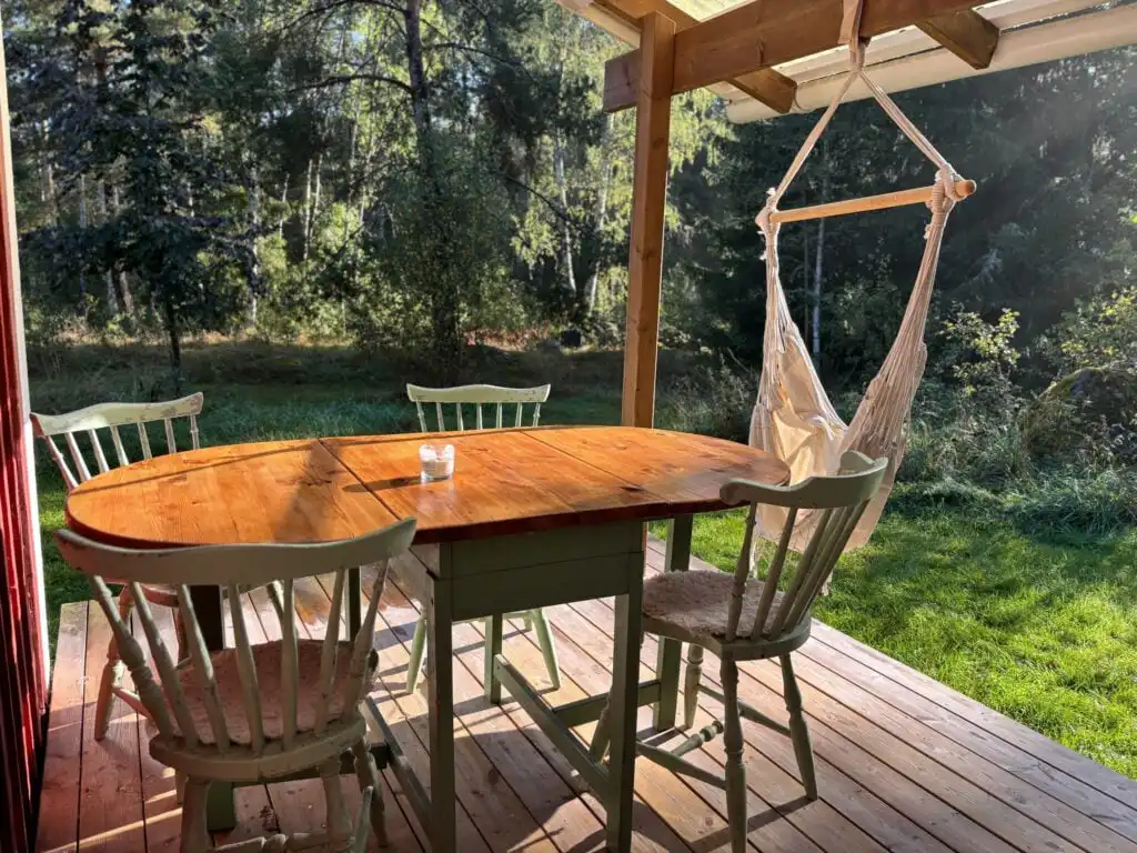 Terrasse am Ferienhaus Hus Blommekulla bei Högsby – Ferienhaus in Småland mitten in der Natur