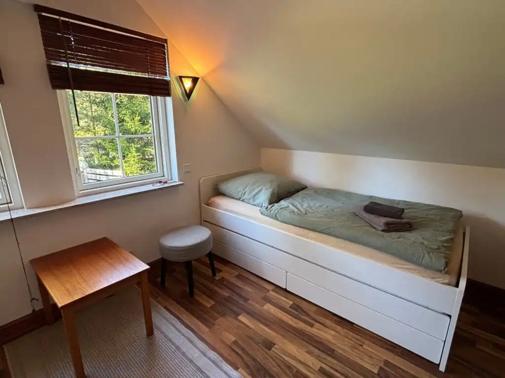 Schlafzimmer unter dem Dach im Ferienhaus Naturhus Broby in Broby