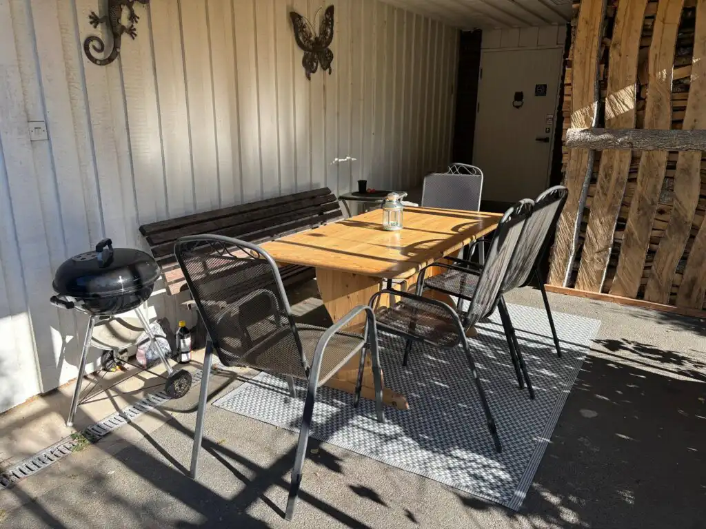 Gartenbereich mit Terrasse beim Ferienhaus Naturhus Broby in Skåne