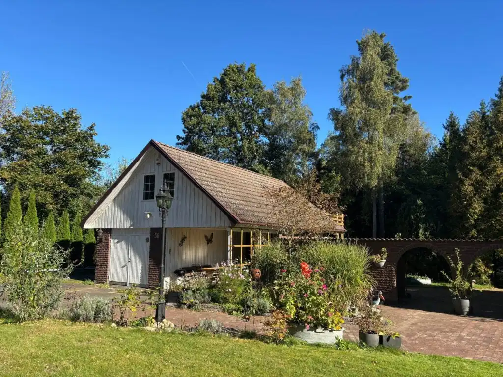 Hauptansicht des Ferienhauses Naturhus Broby in Broby in Skåne mit großem Garten