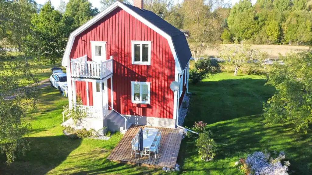 Ferienhaus Hus Brobacka in Schweden – traditionelles Schwedenhaus in ländlicher Umgebung