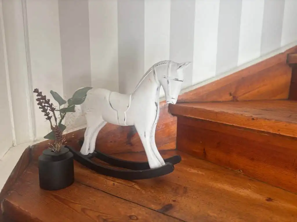 Dekoratives Detail im Ferienhaus Hus Brobacka – typisch schwedischer Einrichtungsstil